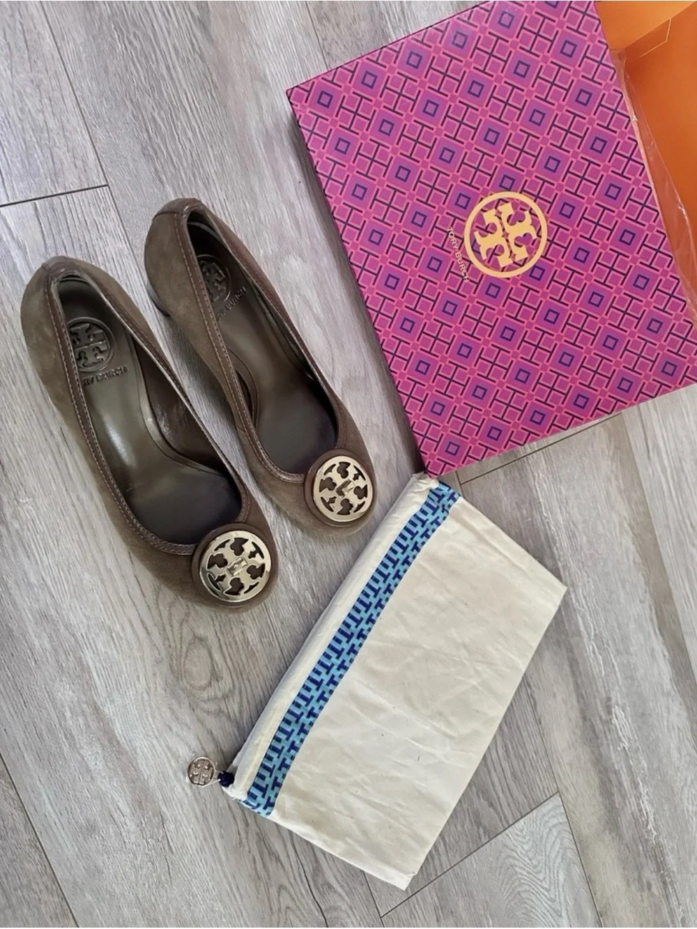 Tory Burch Women’s Logo Pumps Heels Taupe Size 9